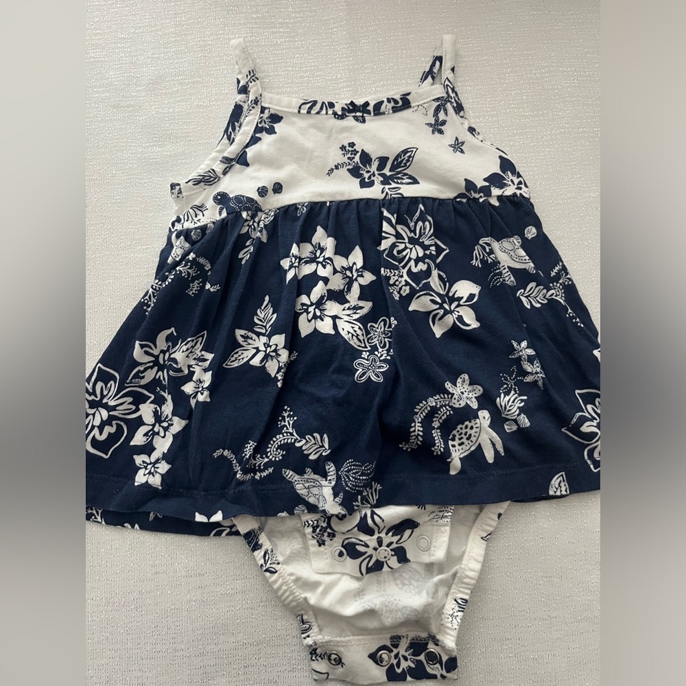 Carters 9M Floral Romper. Excellent Condition.